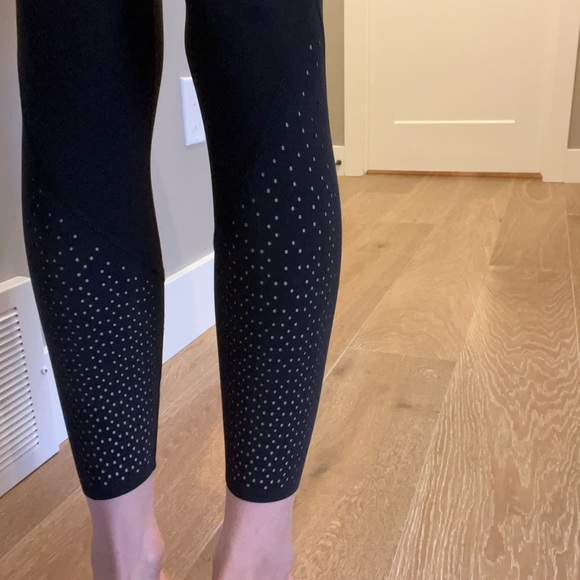 Brand new Lululemon pants - Picture 2 of 3